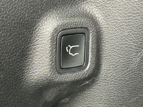 Used 2018 Jeep Compass Limited w/ Safe & Security Group AWD/4WD image 33