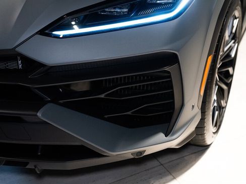 Used 2025 Lamborghini Urus SE AWD/4WD image 8
