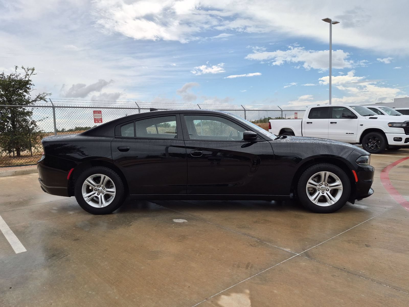 Used 2023 Dodge Charger SXT RWD image 2