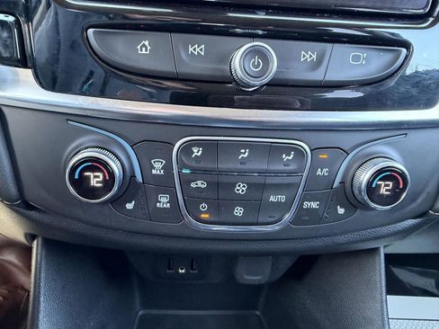 Used 2021 Chevrolet Traverse LT AWD/4WD image 20