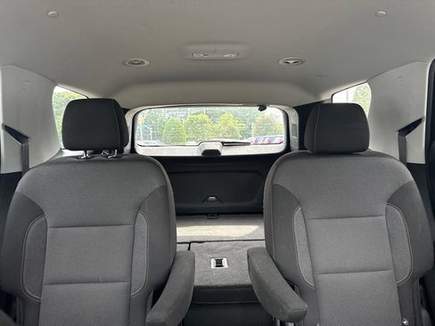 Used 2019 Chevrolet Traverse LT w/ LPO, Blackout Package FWD image 12
