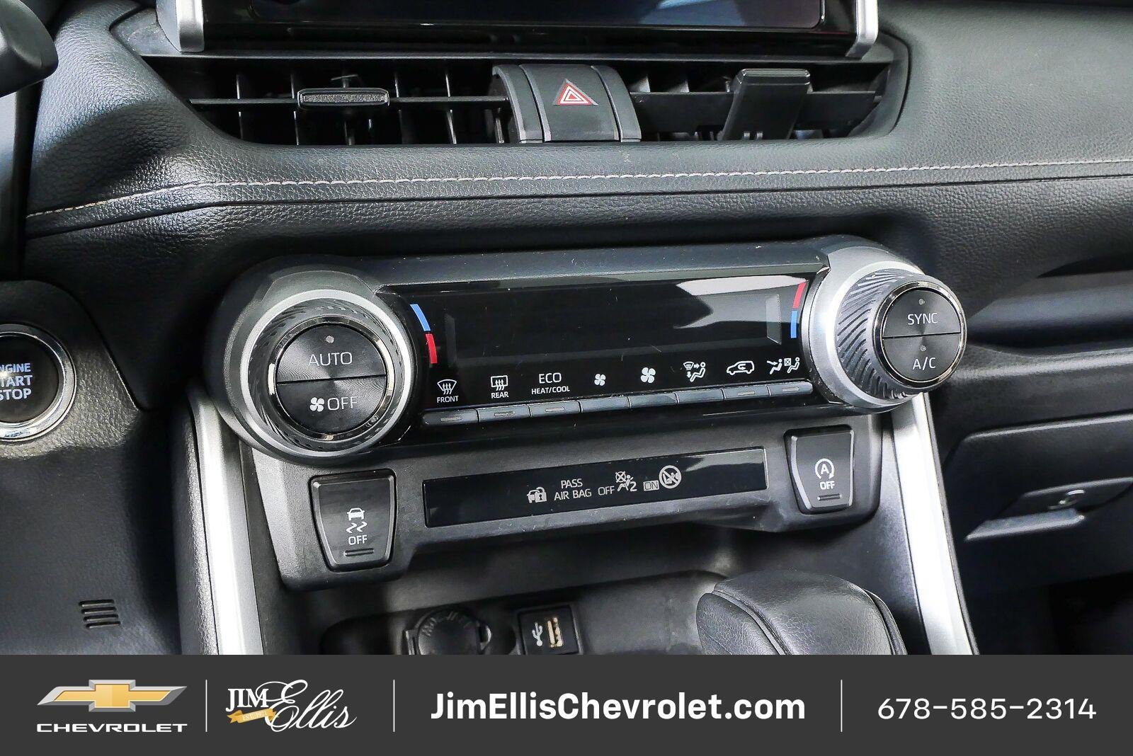 Used 2024 Toyota RAV4 XLE FWD image 17