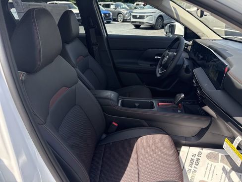 New 2025 Nissan Kicks SR FWD image 9