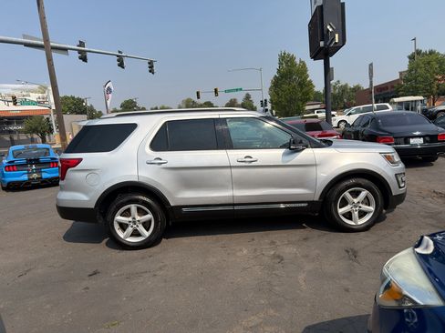 Used 2017 Ford Explorer XLT w/ Equipment Group 201A AWD/4WD image 9