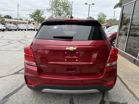 Used 2018 Chevrolet Trax LT w/ LT Convenience Package FWD image 9