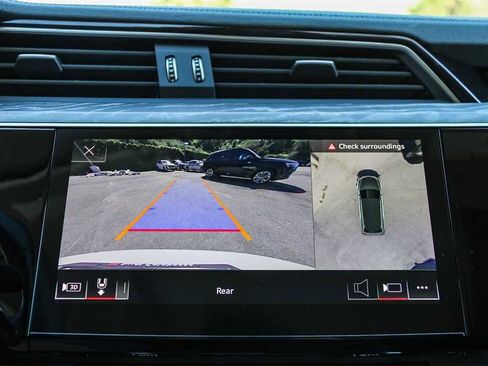 Used 2023 Audi e-tron Premium Plus w/ Premium Plus Package image 23