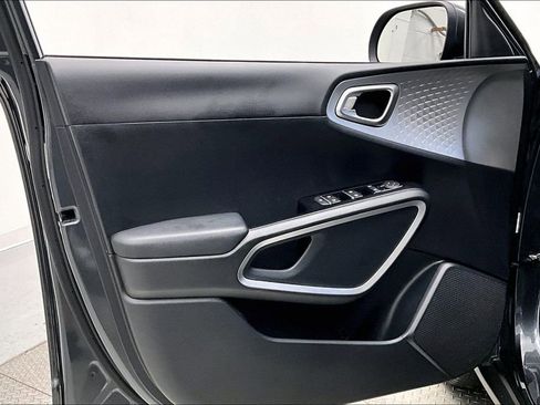 Used 2023 Kia Soul LX w/ LX Technology Package FWD image 18