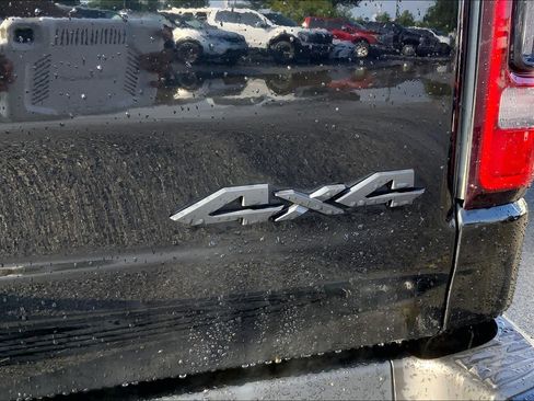 Used 2020 RAM 1500 Limited w/ Black Appearance Package AWD/4WD image 10