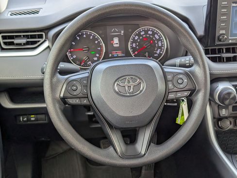 Used 2020 Toyota RAV4 LE image 12