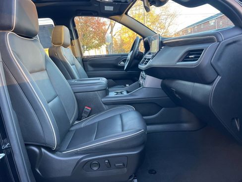 Used 2024 GMC Yukon XL SLT w/ SLT Premium Package image 27