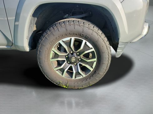Used 2020 Toyota Tacoma TRD Sport RWD image 6