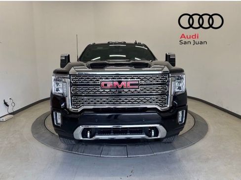 Used 2022 GMC Sierra 2500 Denali w/ Denali Black Diamond Edition image 2