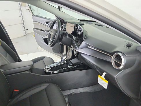 New 2026 Chevrolet Trax ACTIV FWD image 20