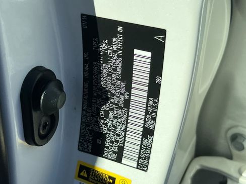 Used 2014 Toyota Highlander Plus FWD image 34