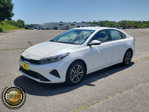 Used 2023 Kia Forte LXS w/ LXS Technology Package FWD image 1