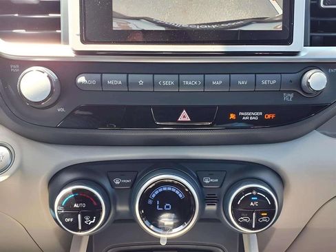 New 2025 Hyundai Venue Limited image 15