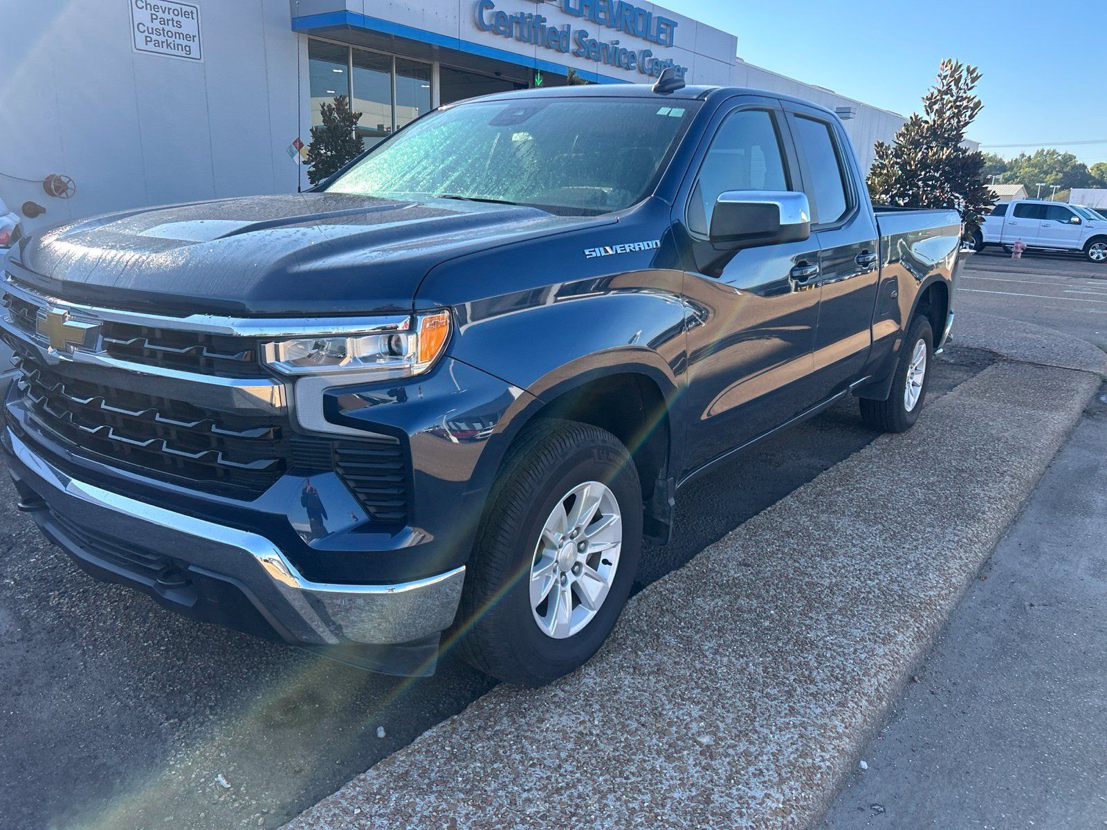 Used 2022 Chevrolet Silverado 1500 LT w/ Convenience Package II AWD/4WD image 10