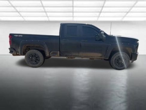 Used 2022 Chevrolet Silverado 2500 Custom w/ Custom Value Package AWD/4WD image 2