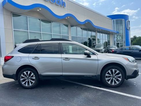 Used 2015 Subaru Outback 2.5i Limited AWD/4WD image 5