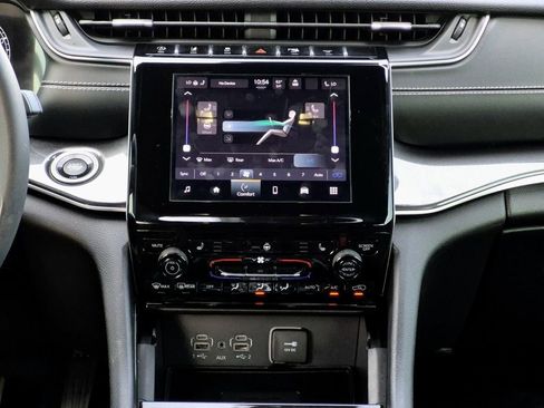 Used 2023 Jeep Grand Cherokee Altitude image 35