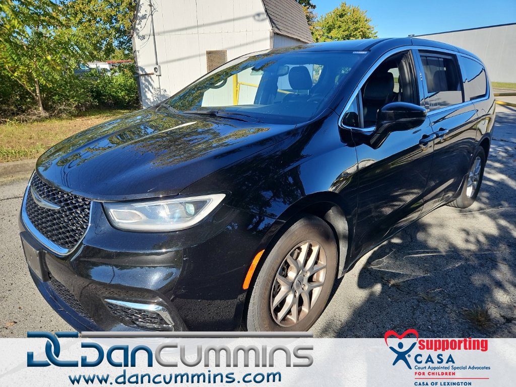 Used 2025 Chrysler Pacifica Select FWD image 1