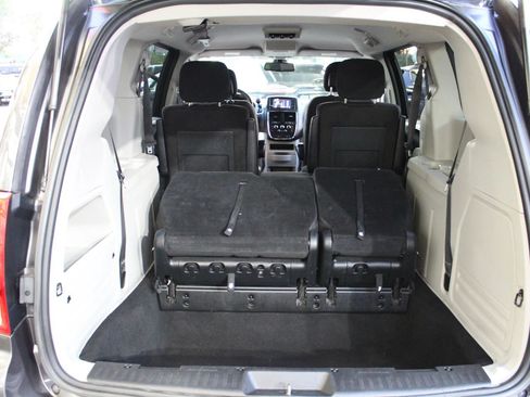 Used 2019 Dodge Grand Caravan SE FWD image 29