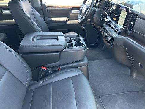Certified 2025 GMC Sierra 1500 SLT RWD image 11