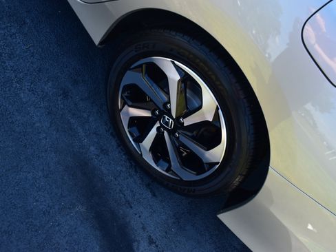 Certified 2017 Honda Accord EX image 11