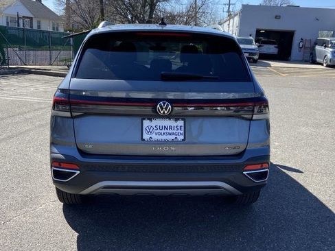 Used 2025 Volkswagen Taos SE w/ Panoramic Sunroof Package image 6