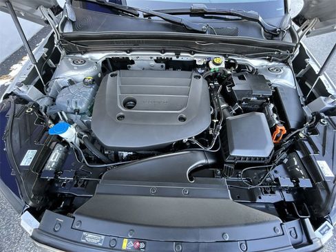 Certified 2023 Volvo XC40 B5 Plus image 10