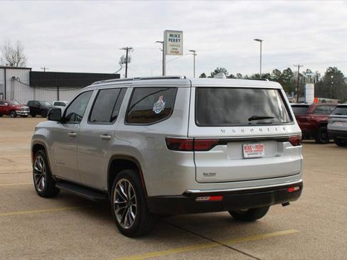 Certified 2023 Jeep Wagoneer Series II w/ Convenience Group I image 9