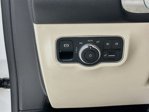 Used 2021 Mercedes-Benz GLB 250 image 11