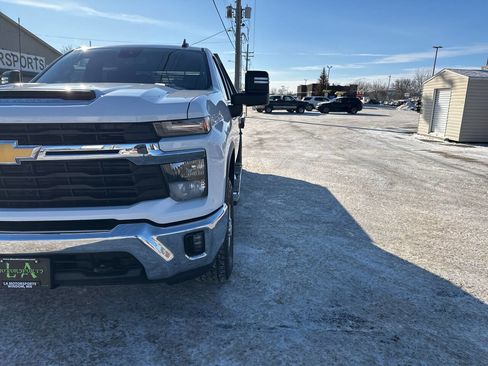 Used 2024 Chevrolet Silverado 2500 LT w/ Convenience Package image 15