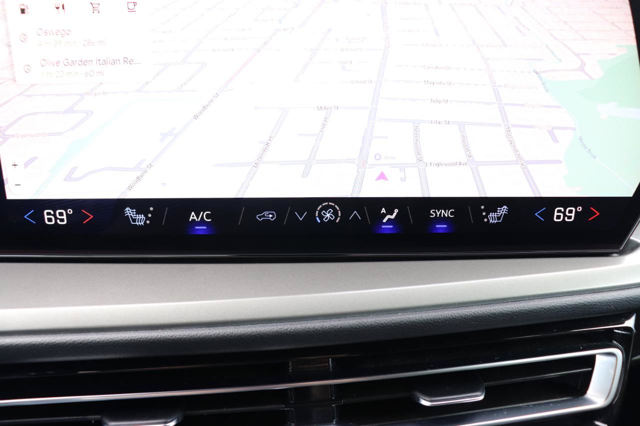 Used 2025 Chevrolet Traverse LT FWD image 39