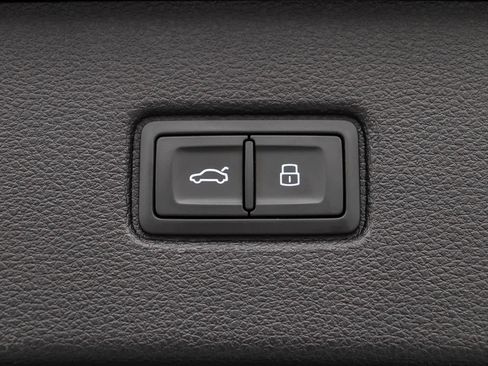 Used 2023 Audi Q7 2.0T Premium w/ Convenience Package image 61