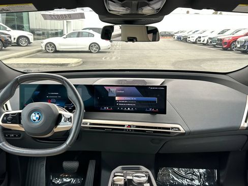 Used 2024 BMW iX xDrive50 w/ Sport Package AWD/4WD image 34