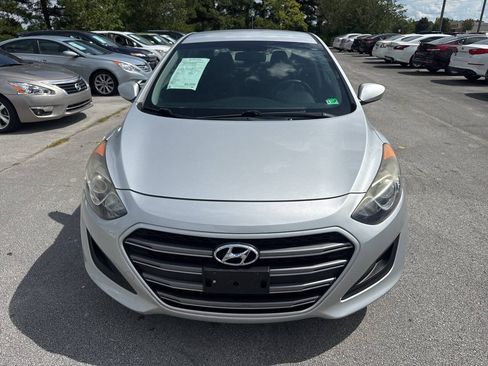 Used 2016 Hyundai Elantra GT FWD image 2