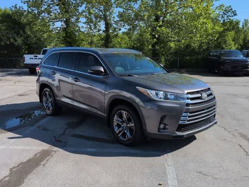 Used 2017 Toyota Highlander Limited Platinum AWD/4WD image 2