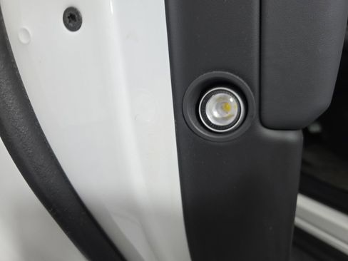 Used 2025 Rivian R1S Adventure AWD/4WD image 32