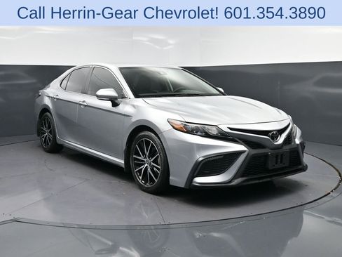 Used 2024 Toyota Camry SE image 9