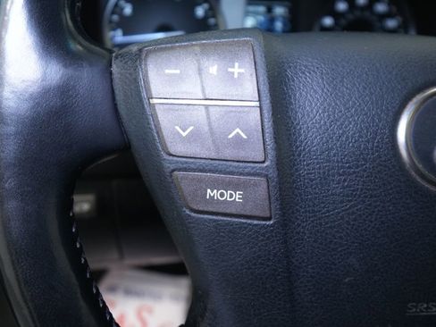 Used 2013 Lexus LX 570 4WD w/ Luxury Pkg image 39