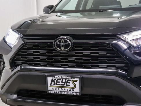 Used 2022 Toyota RAV4 XLE Premium FWD image 8