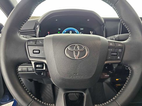Used 2025 Toyota Camry SE image 22