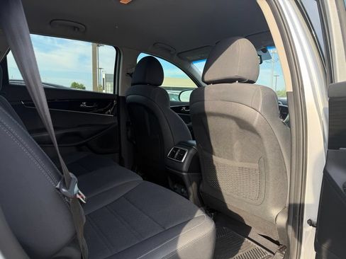 Used 2019 Kia Sorento FWD V6 w/ Option Group 020 image 26