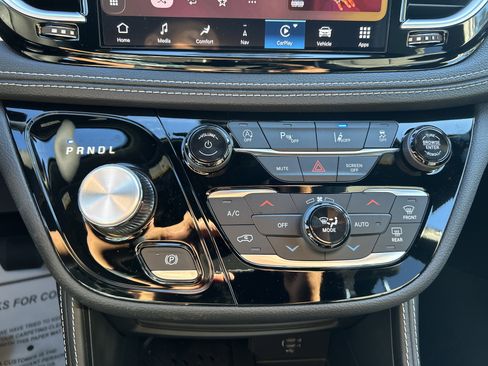 New 2026 Chrysler Pacifica Limited image 25