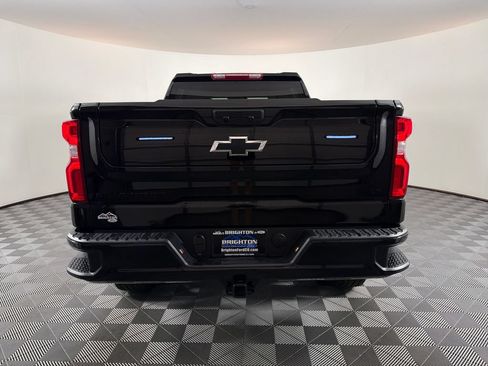 Used 2025 Chevrolet Silverado 1500 LT Trail Boss w/ LPO, Dark Essentials Package AWD/4WD image 4