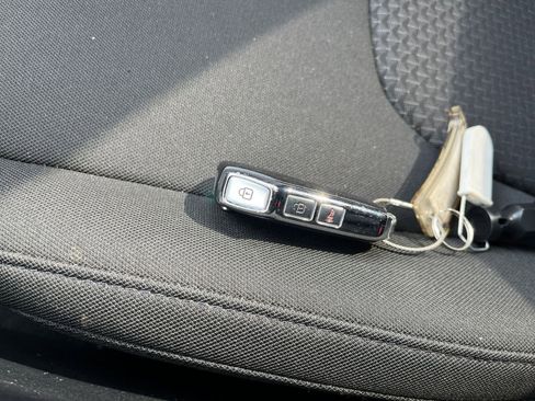 Used 2025 Kia Sportage LX image 21