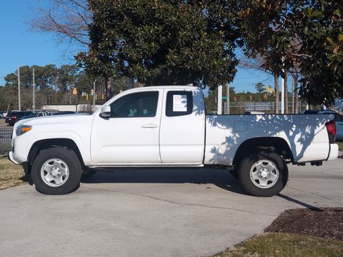 Used 2022 Toyota Tacoma SR image 7