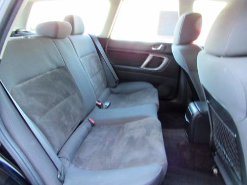 Used 2009 Subaru Outback 2.5i AWD/4WD image 7