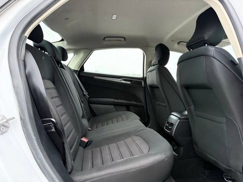 Used 2019 Ford Fusion SE FWD image 15